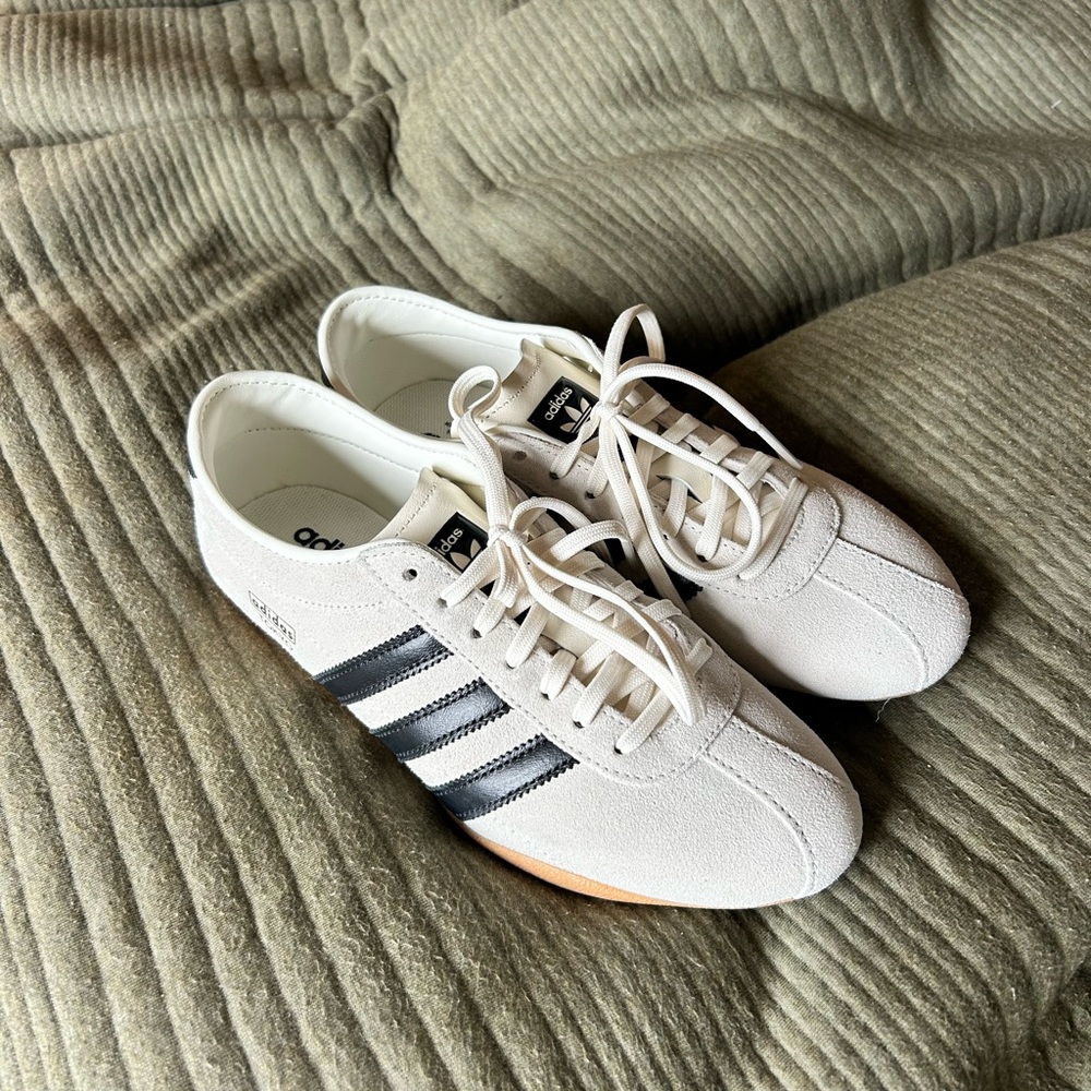 BRAND NEW Adidas Tokyo trainers in off white